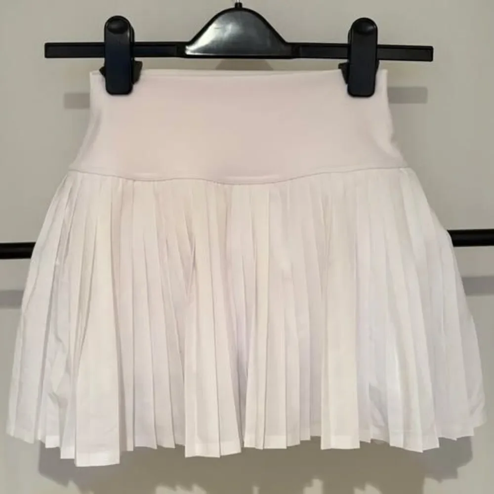 Alo Yoga Grand Slam Tennis Skirt in White(NWOT)